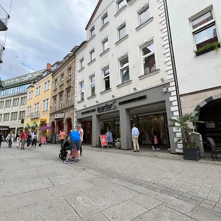 Grosse Im Zentrum Von 아파트